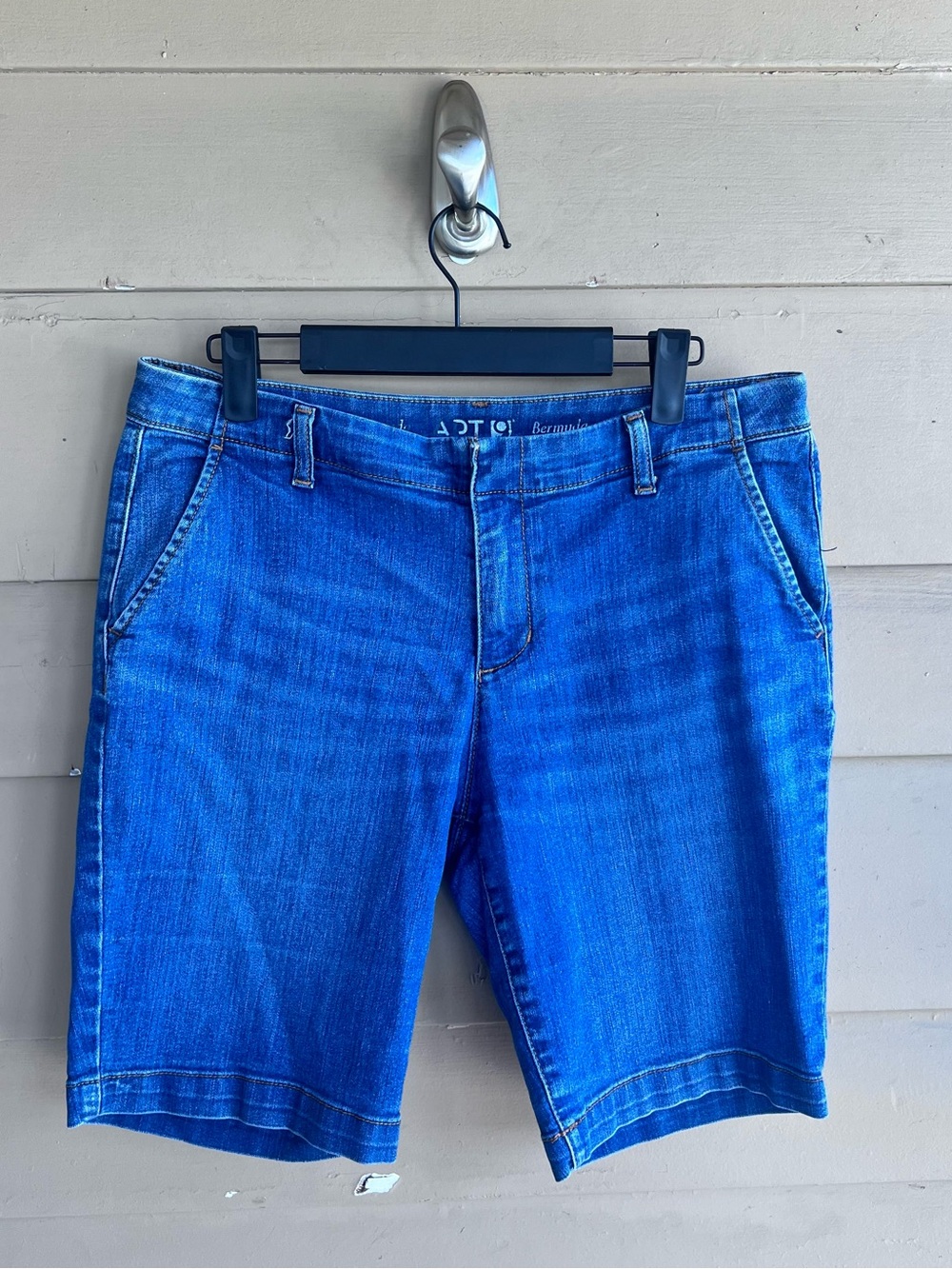APT 9 Mid Rise Bermuda Shorts Size 10 Modest Casual Summer